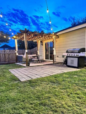 Cozy 2-Bedroom Home w/ Study Room near IAH Airport
